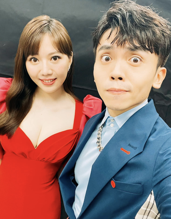 第56屆金鐘獎星光紅毯由黃豪平搭擋蔡尚樺主持。 圖：翻攝FB/黃豪平