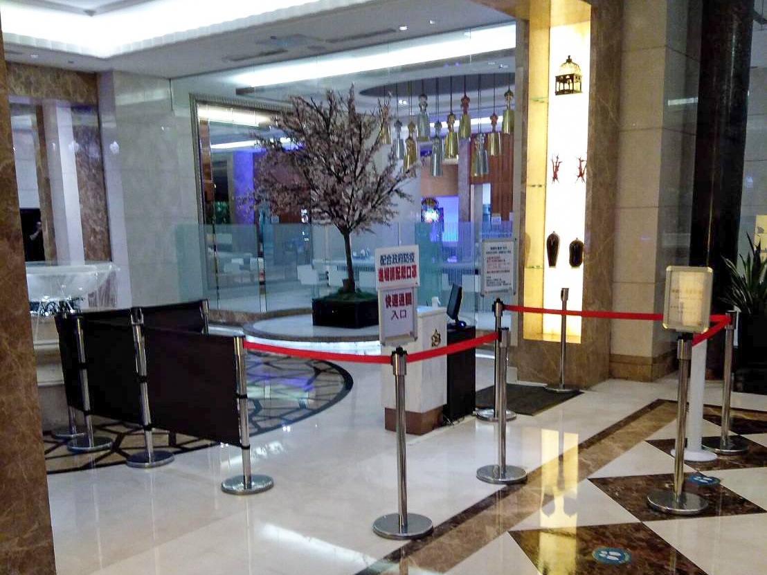 視聽歌唱場所除飲水外不得飲食、須全程戴口罩，並遵守相關防疫指引。 圖：新北市經發局提供
