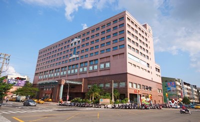 發生接種AZ疫苗劑量不足意外的台中市大里仁愛醫院。 取自大里仁愛醫院官網