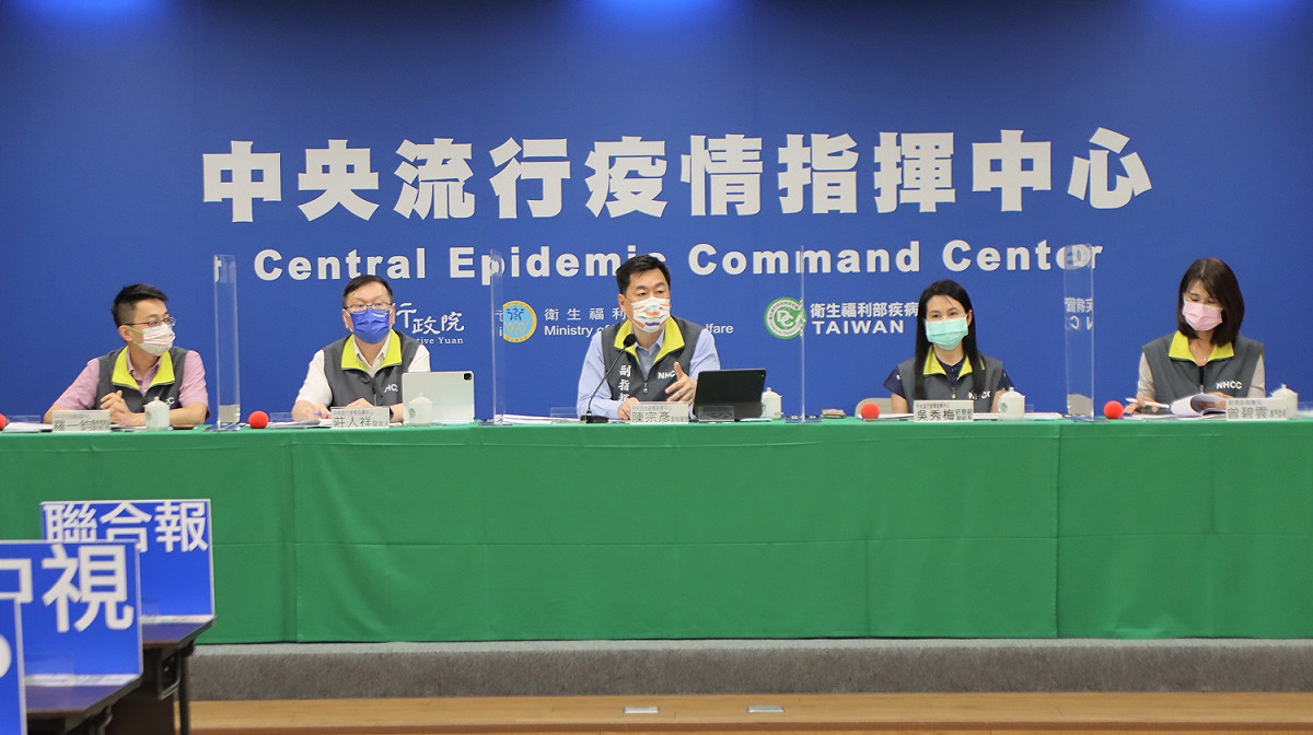 指揮中心宣布第五批27萬劑BNT疫苗已經於今日上午抵台。 圖：指揮中心／提供
