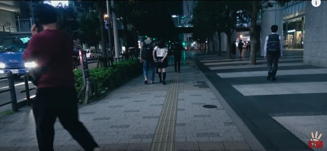 三原實際訪問做JK散步的女生。  圖：翻攝YT/三原慧悟