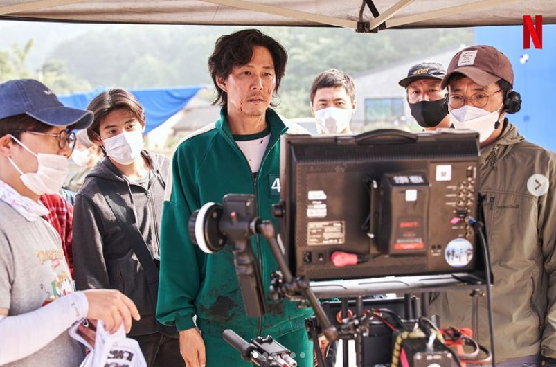 人氣韓劇《魷魚遊戲》導演黃東赫及主演李政宰日前首度談及第二季的計畫。 圖：翻攝自IG/netflixkr