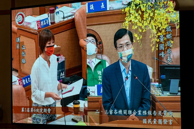 江怡臻提到，興建社會住宅能減緩住屋壓力，但政策推動必須考慮居民的生活機能。 圖：新北市議員江怡臻辦公室提供
