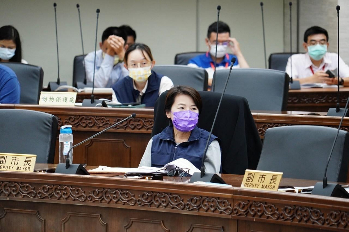 台北市6日驚傳有2所國小的學生家長是確診空勤機組員，黃珊珊當晚證實女副機師確診Delta病毒。 圖：翻攝黃珊珊臉書