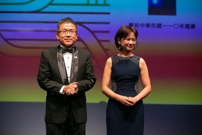 駐匈牙利代表劉世忠（左）與夫人邱燕玲（右）10日5日出席國慶酒會。 圖：駐匈牙利代表處提供