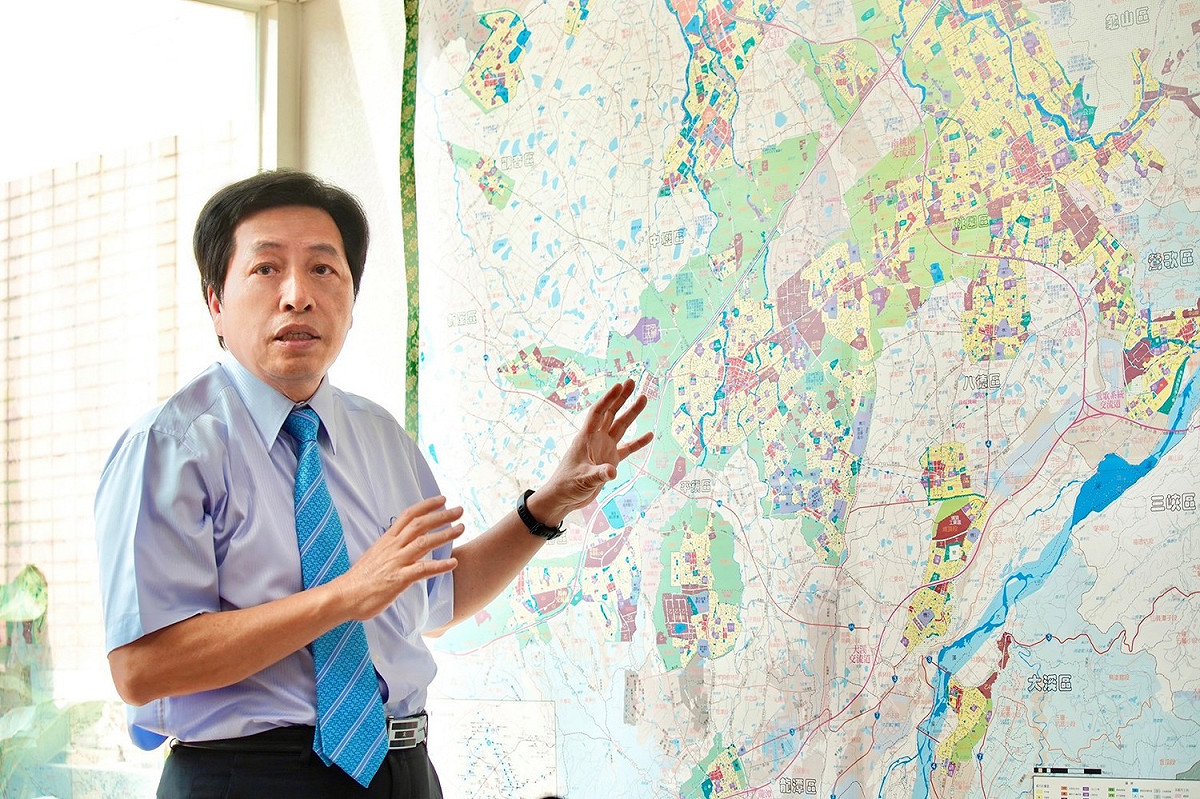 鄭文燦提出「容積換住宅」，主張由政府設立「青年購屋基金」幫助年輕人安心買房，實踐真正的居住正義。 圖：鄭寶清/提供