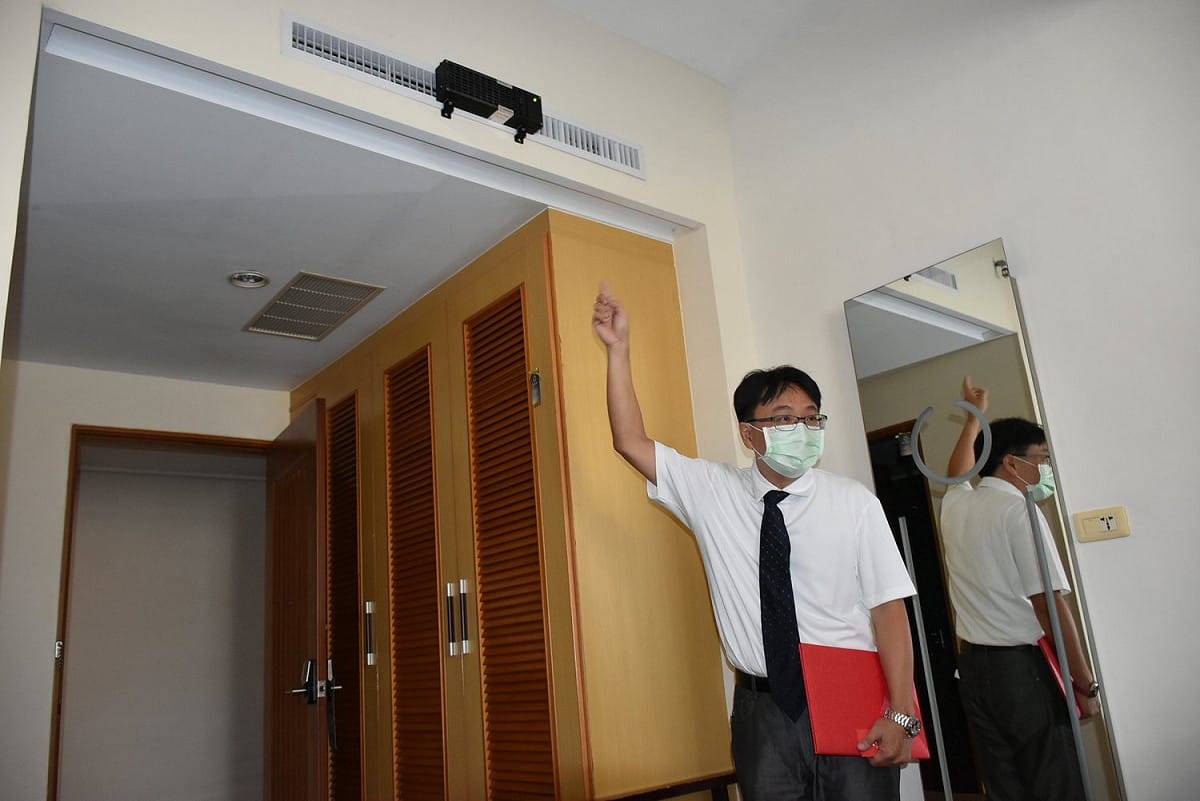 漢王每間客房出風口均加裝「大氣電漿抑菌空氣循環機」。 圖：孫家銘攝