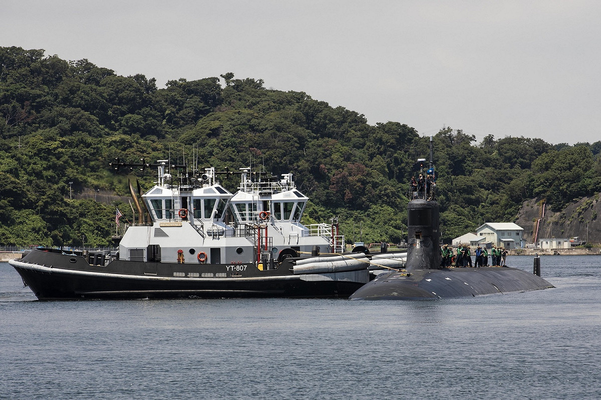 美國太平洋艦隊1艘海狼級快速攻擊潛艇「康乃狄克號」在南海撞上不明物體，該艇正前往關島途中，美軍緊急救援。 圖：翻攝自美國海軍官網