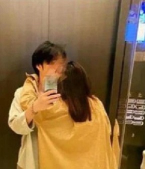 阿里巴巴員工今宸遭爆料，撿屍喝醉女子，將其偷拍。 圖 : 翻攝自微博