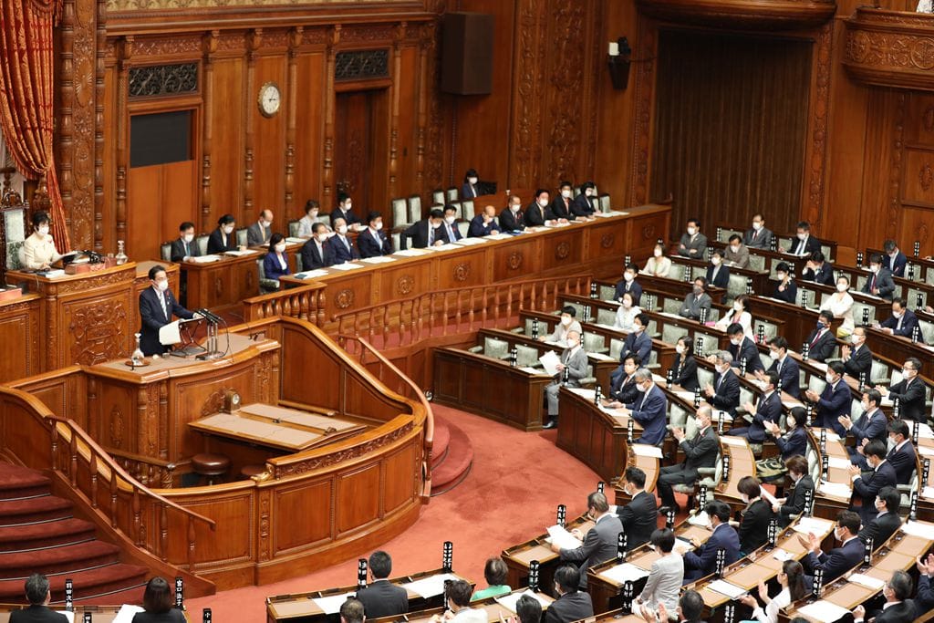 岸田文雄於國會中發表首次施政演說。 圖 : 翻攝自環球網