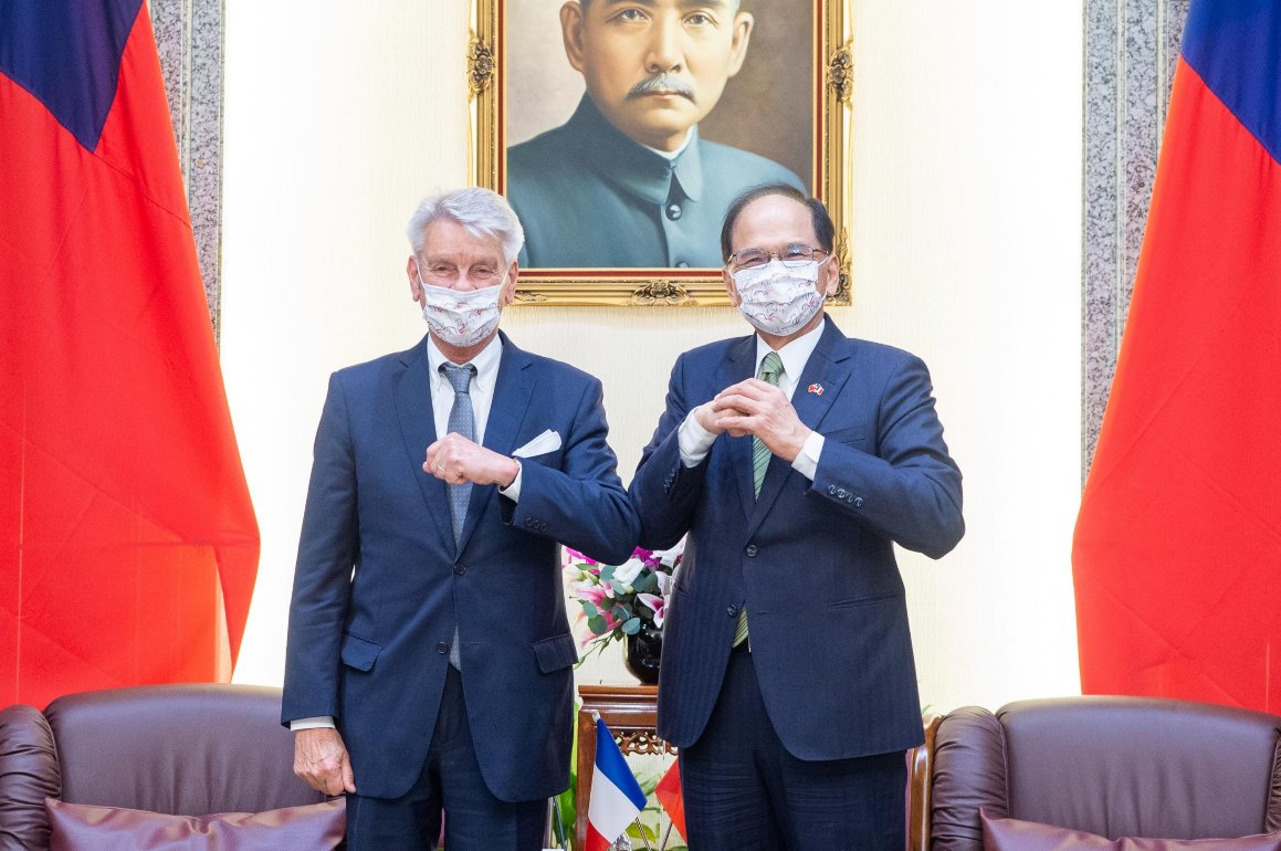 游錫堃今天接見法國參議院友台小組主席李察（Alain Richard）一行人。 圖:游錫堃辦公室提供
