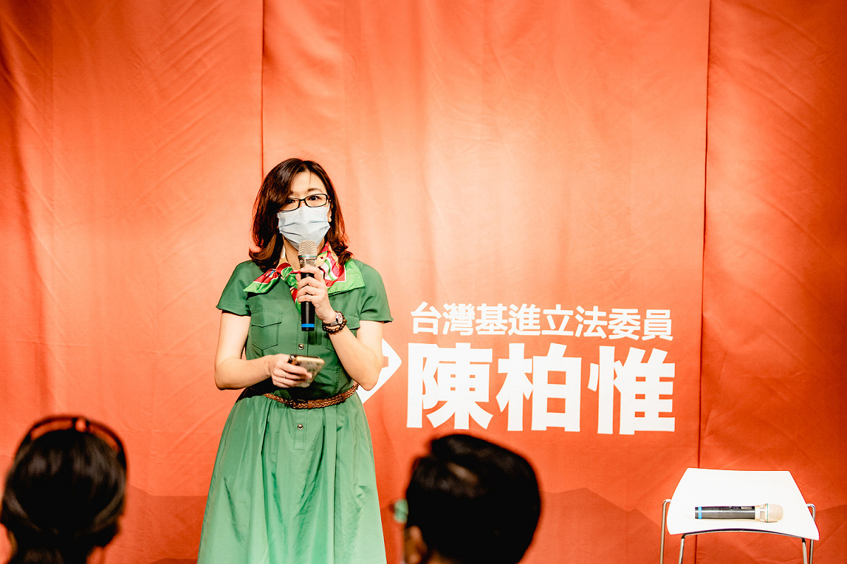 前立委林靜儀醫師等人串連百位醫師加入反惡罷大聯盟。 陳柏惟服務處/提供