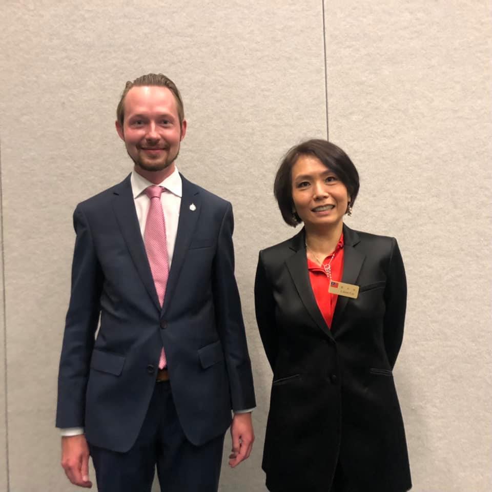 保守黨聯邦眾議員「拼字哥」古柏（Michael Cooper）也自亞伯達省趕來溫哥華參加盛會，祝福台灣。 圖/中央社（駐溫哥華辦事處提供）