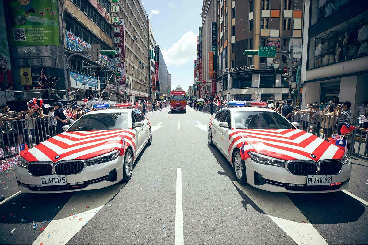 這次英雄遊行邀請對軍警消及各部會，讓因維安管制而無法參與國慶典禮的民眾，也能一睹英雄車隊的英姿。 圖 : 翻攝中華文化總會臉書