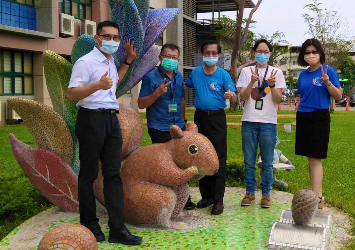 瑞豐國小校園的松鼠造型景觀。 圖：高市教育局提供