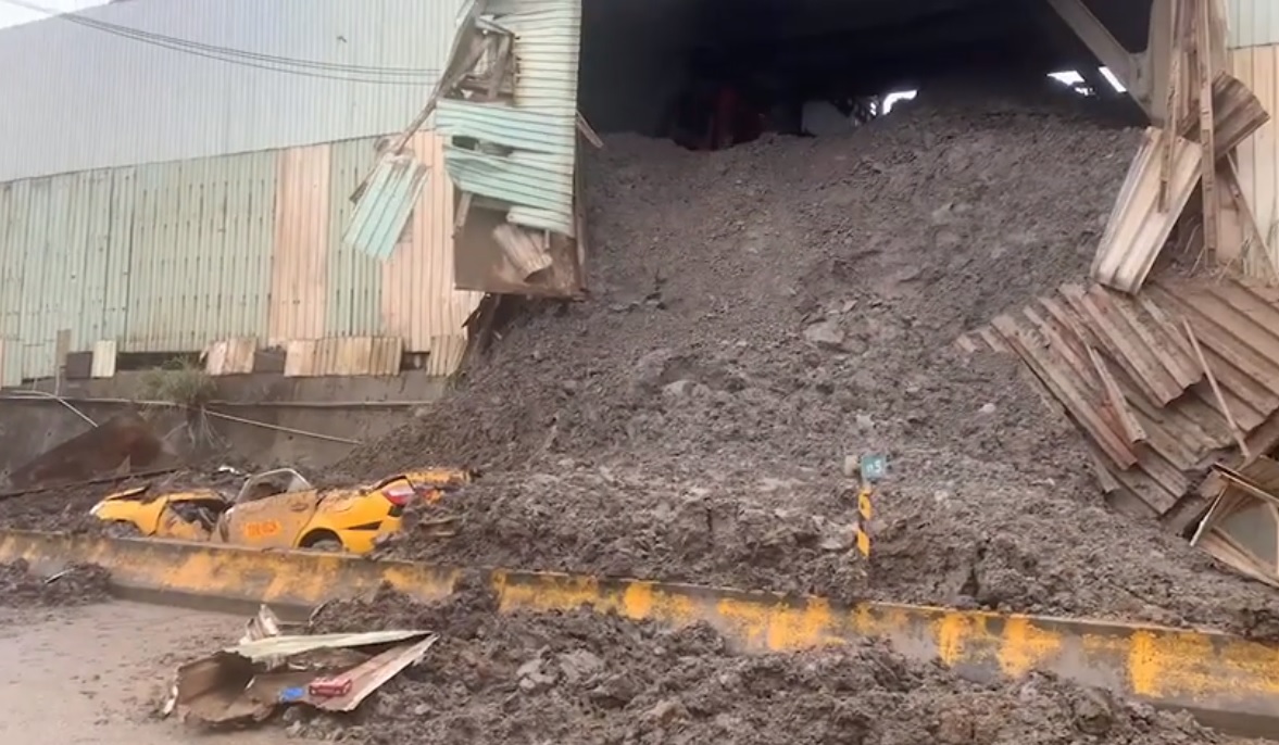 桃園迴龍砂石場牆坍塌壓死路過運將 圖:龜山分局提供