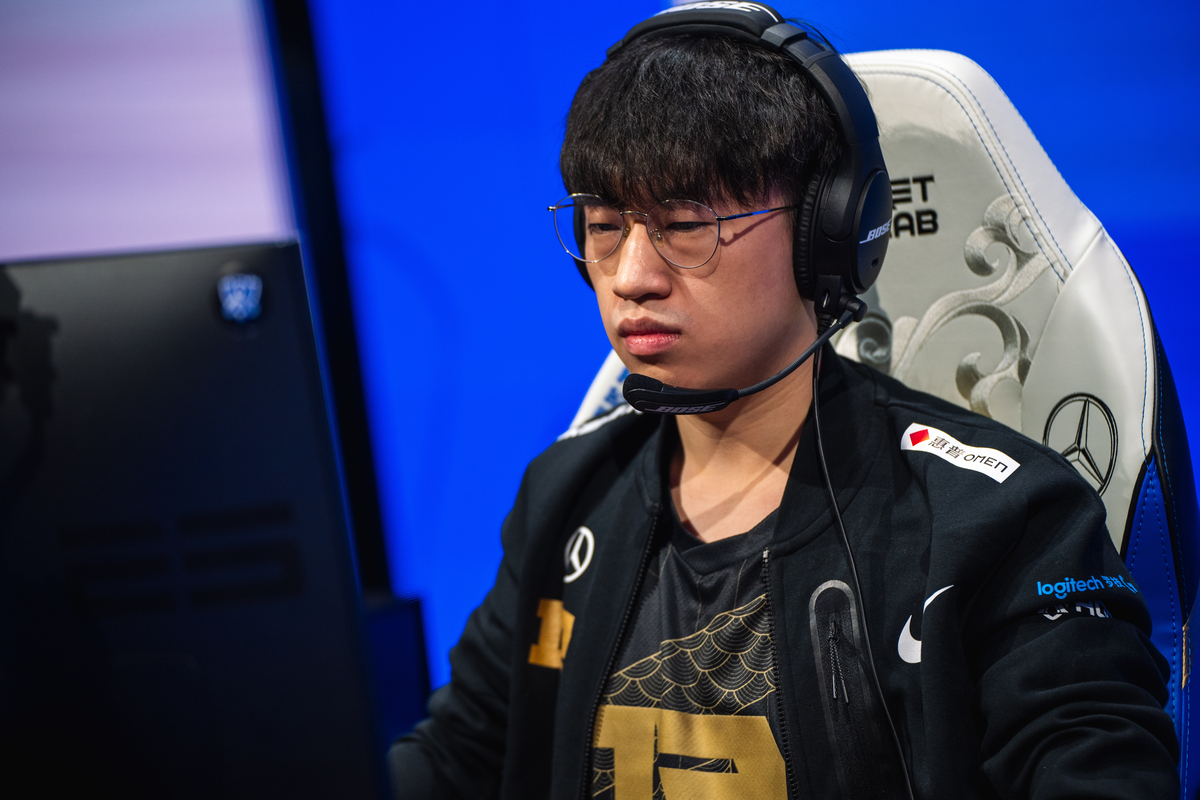 本場PSG選手可說是在各路對線都被RNG選手全面壓制，上路Hanabi甚至被Xiaohu星朵拉壓出經驗區。 圖：翻攝自League of Legends World Championship Photo