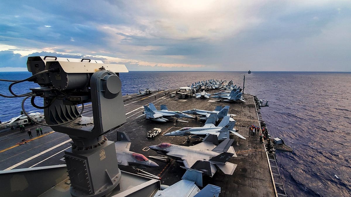 美軍航空母艦「卡爾文森號(CVN-70)」參加美日印澳Quad四國組成的「馬拉巴爾(Malabar)」海上聯合軍演。 圖：翻攝 U.S. Pacific Fleet推特