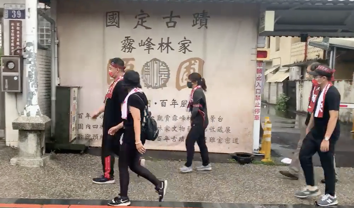 罷免投票倒數10天，陳柏惟展開「100小時民主最後一哩路」選區徒步行動。 圖：取自陳柏惟臉書