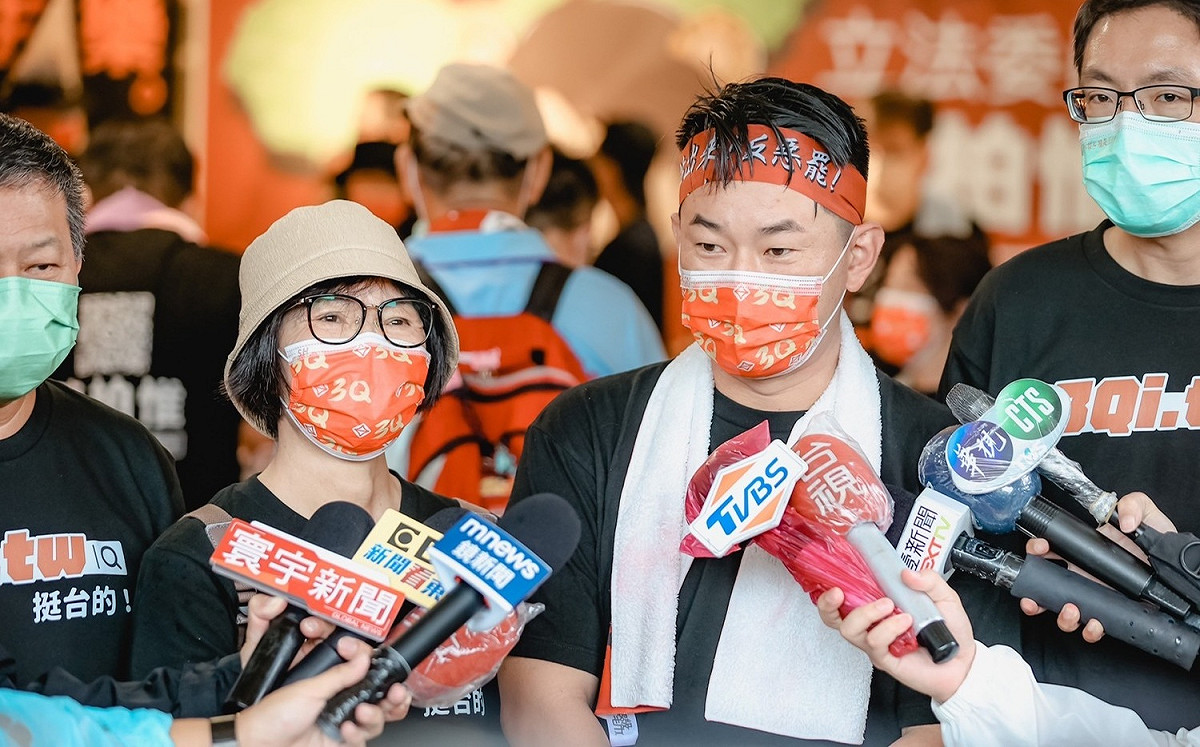 直播》1900「直面對決」！公辦罷免說明會 陳柏惟迎戰刪Q領銜人