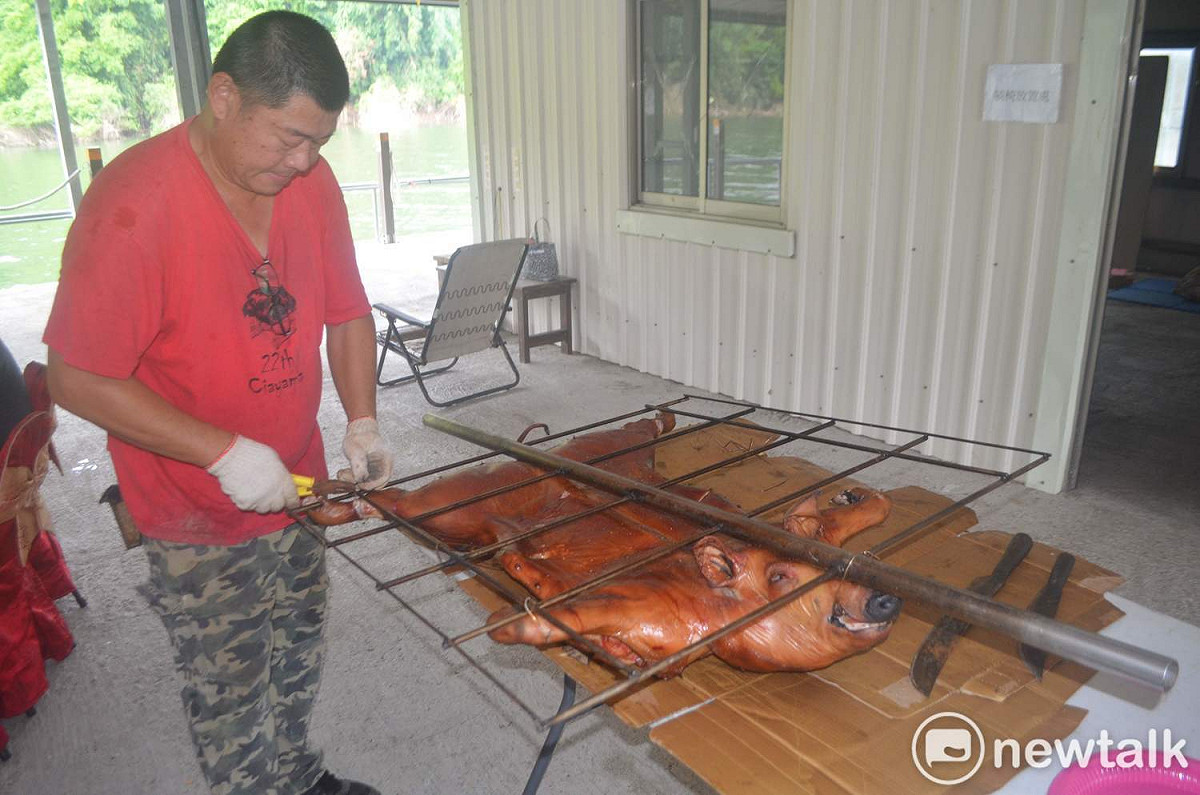 嘉義縣大埔鄉的風味餐烤全豬。 圖：蔡坤龍/攝