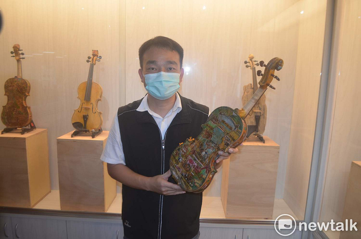 嘉義縣大埔鄉有漂流木製造成小提琴的傳奇故事，圖為大埔鄉和平村長吳倚豪。 圖：蔡坤龍/攝