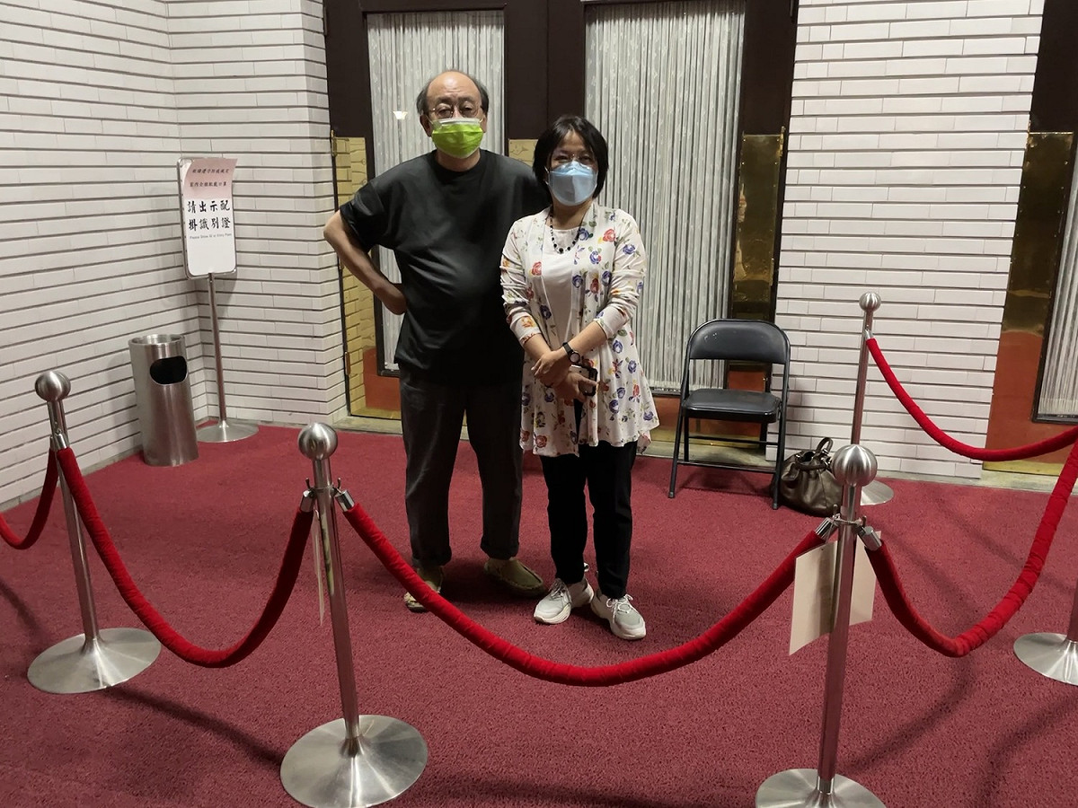 為確保議事順利，民進黨團從昨天開始排班守議場門口。 圖：柯建銘臉書