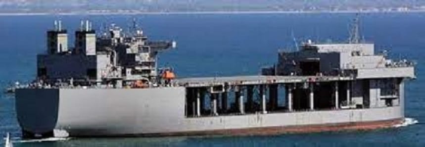 張學峰表示，遠征移動基地艦米格爾·基斯號沒有採用直通甲板，甲板前後方都有建築遮擋，無法支持 F-35B 的滑跑起飛。 圖 : 翻攝自每日頭條