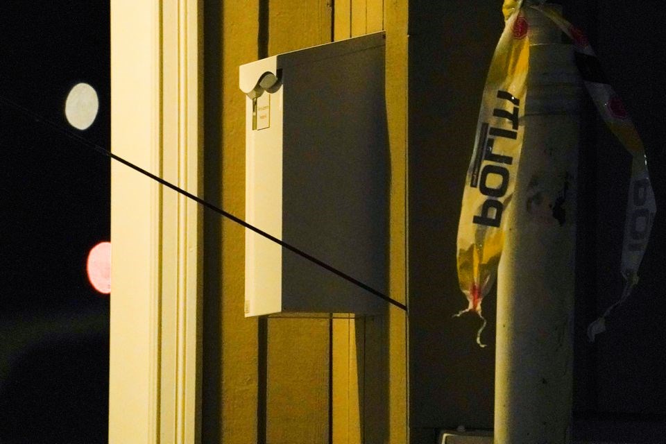 挪威37歲男子 13 日持弓箭發動攻擊，造成5人死亡與2人受傷。此為遺留在事故現場的弓箭。 圖：達志影像/路透社