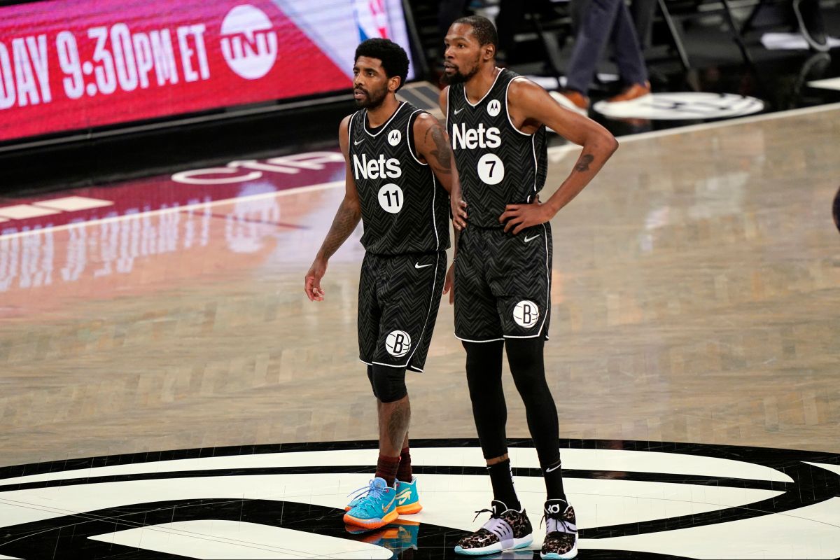 Kyrie Irving被籃網下達禁賽令，Kevin Durant被爆其實很不爽前者。 圖／美聯社／達志影像
