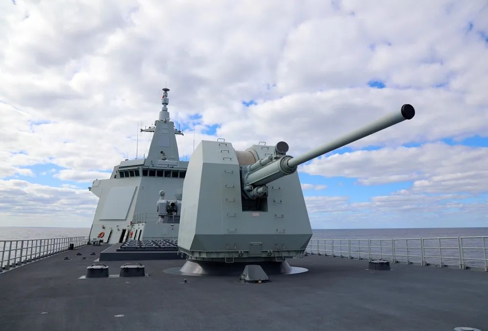 參加中俄「海上聯合-2021」演習的中國海軍南昌艦在日本海航行。 圖：翻攝自環球網