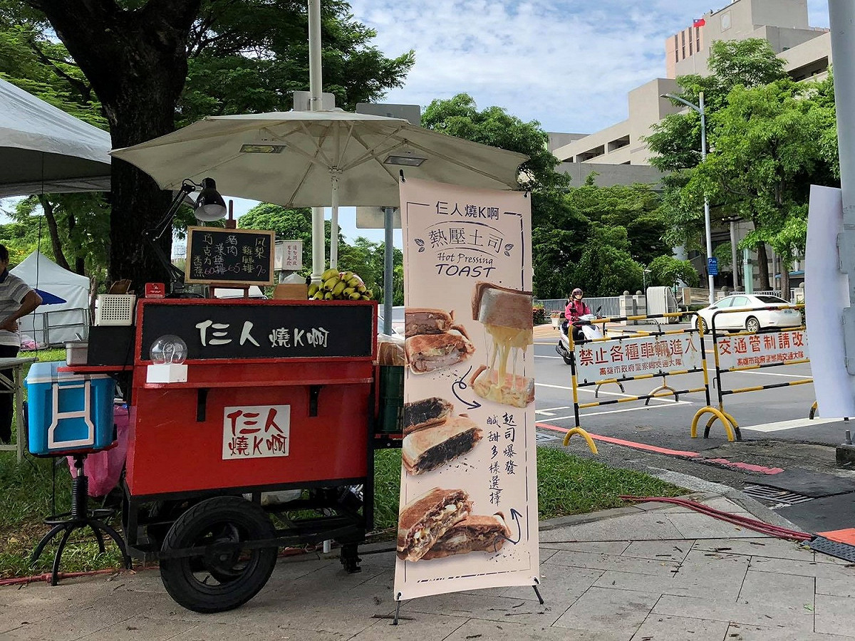 最先發起送暖城中城的「仨人-燒k啊」。 圖：翻攝「仨人-燒k啊」臉書