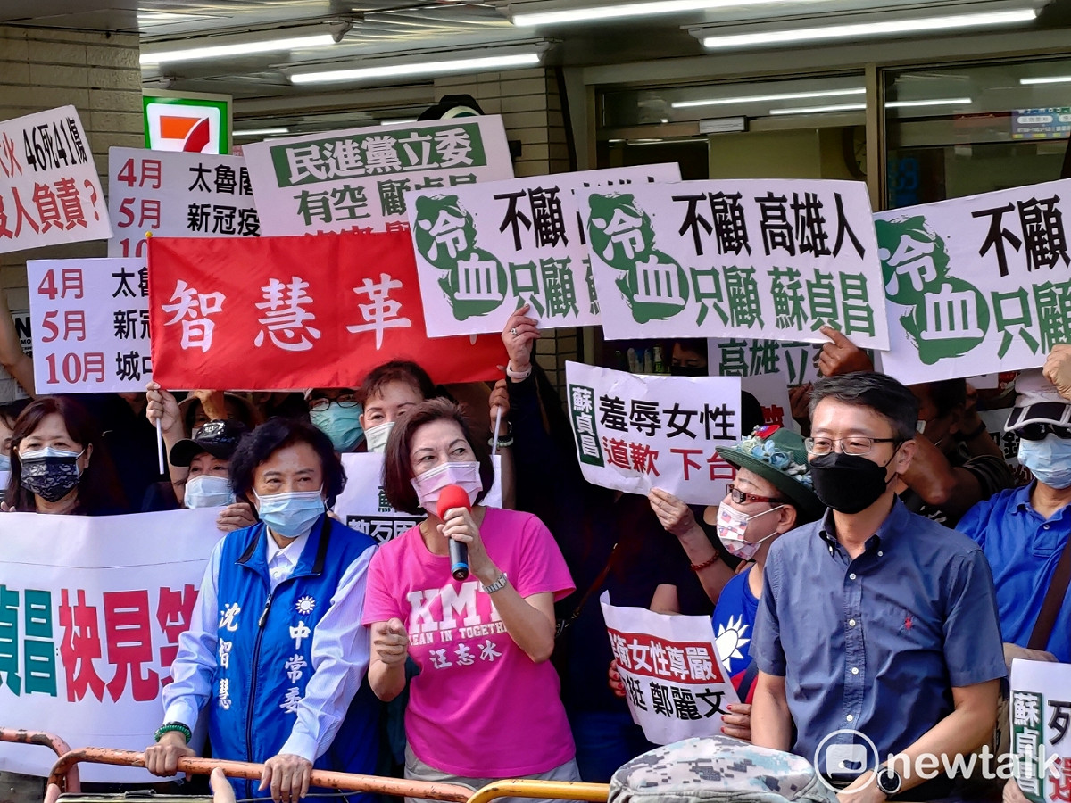國民黨在立法院外號召抗議群眾。 圖：黃建豪/攝