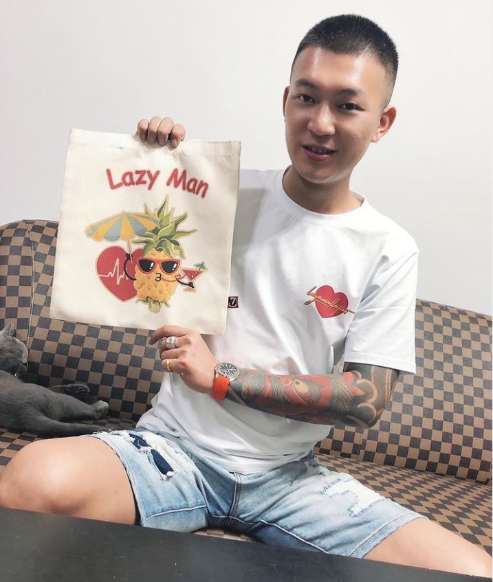 鳳梨日前表示只要捐血就送自己品牌的周邊產品。 圖：翻攝自鳳梨IG