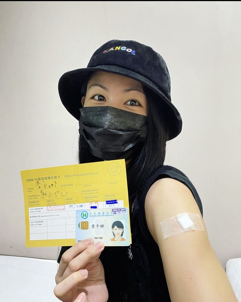李千那曝光健保卡上的照片意外掀起熱議，更有不少網友直呼「素顏看起來好像學生」 圖：翻攝自IG