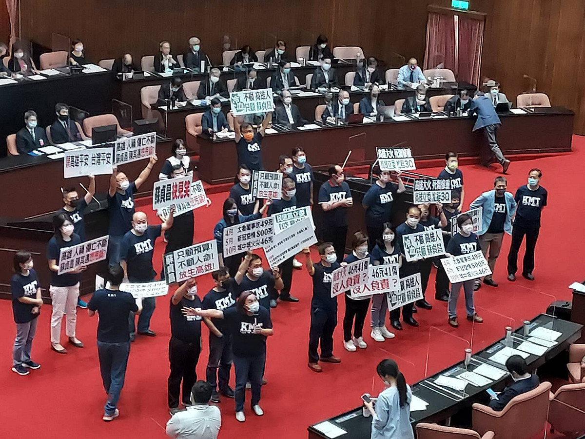 國民黨團提出散會動議，呼籲蘇貞昌南下高雄處理火災等相關事宜。 圖:陳佩君/攝