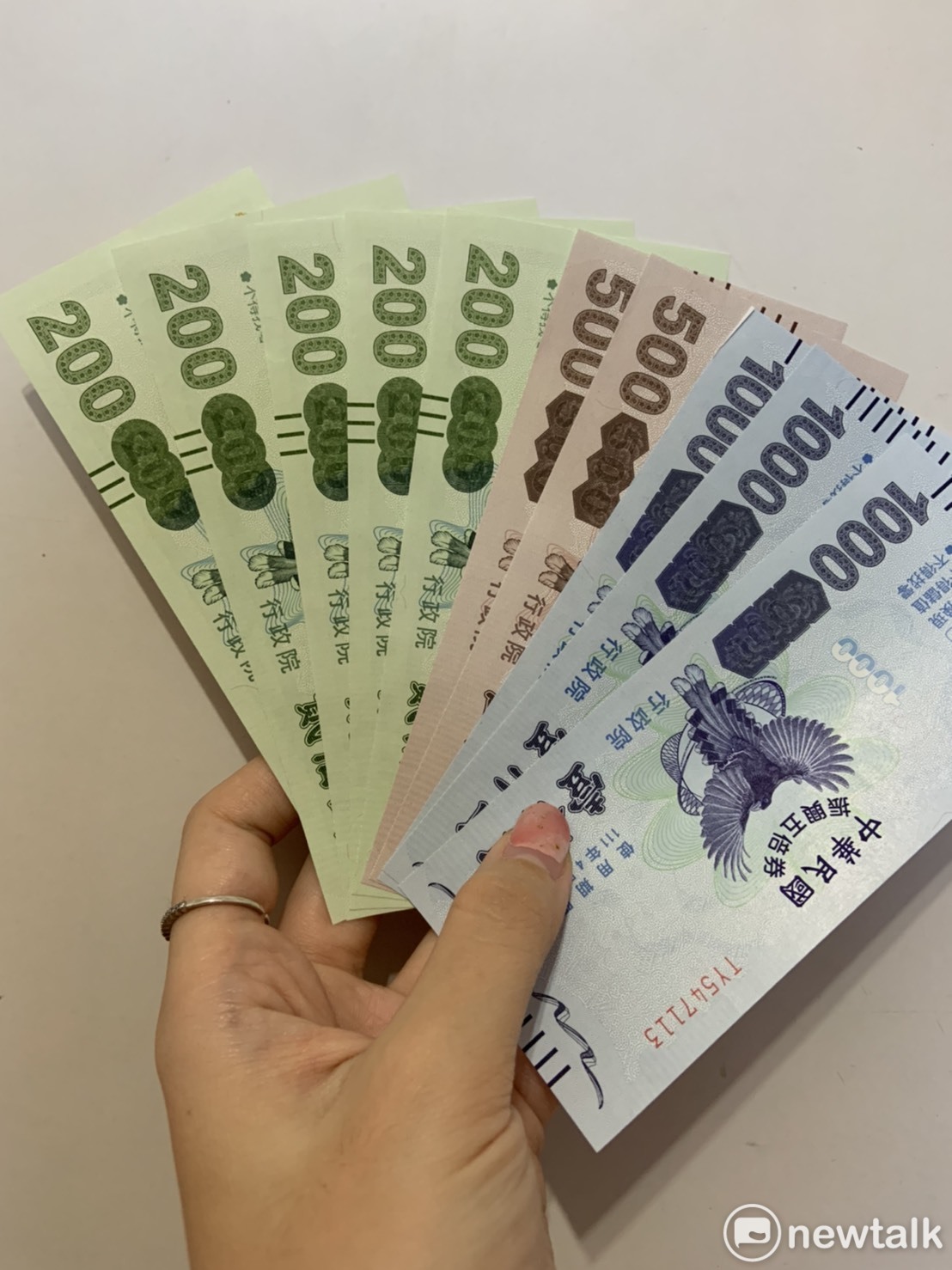 截至今日上午11時，郵局五倍券發放數已逾133萬份。 圖：張家寧/攝