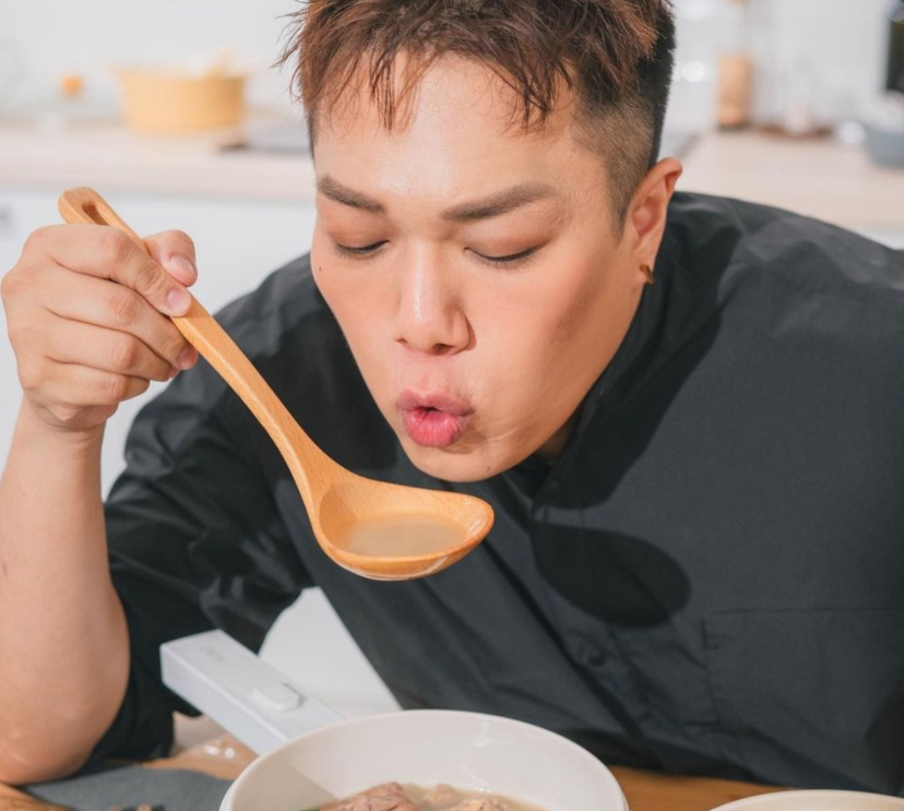 關韶文的YouTube頻道主題多元豐富受到觀眾喜愛。 圖：翻攝自關韶文IG