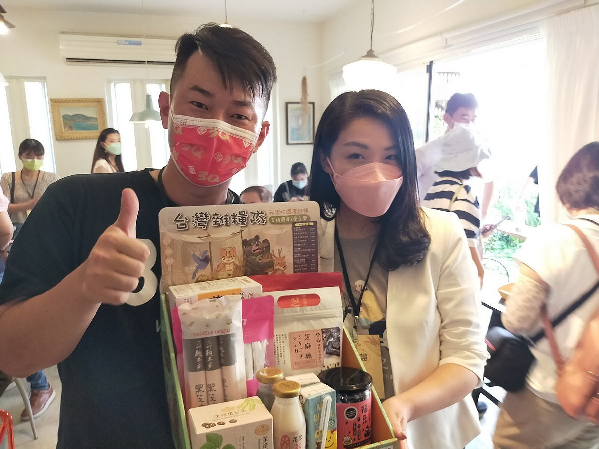 高虹安曾與陳柏惟同框。 唐復年/攝