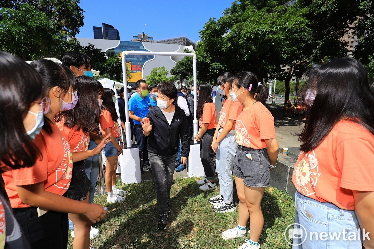 台中市長盧秀燕到場受到熱烈歡迎。 唐復年/攝