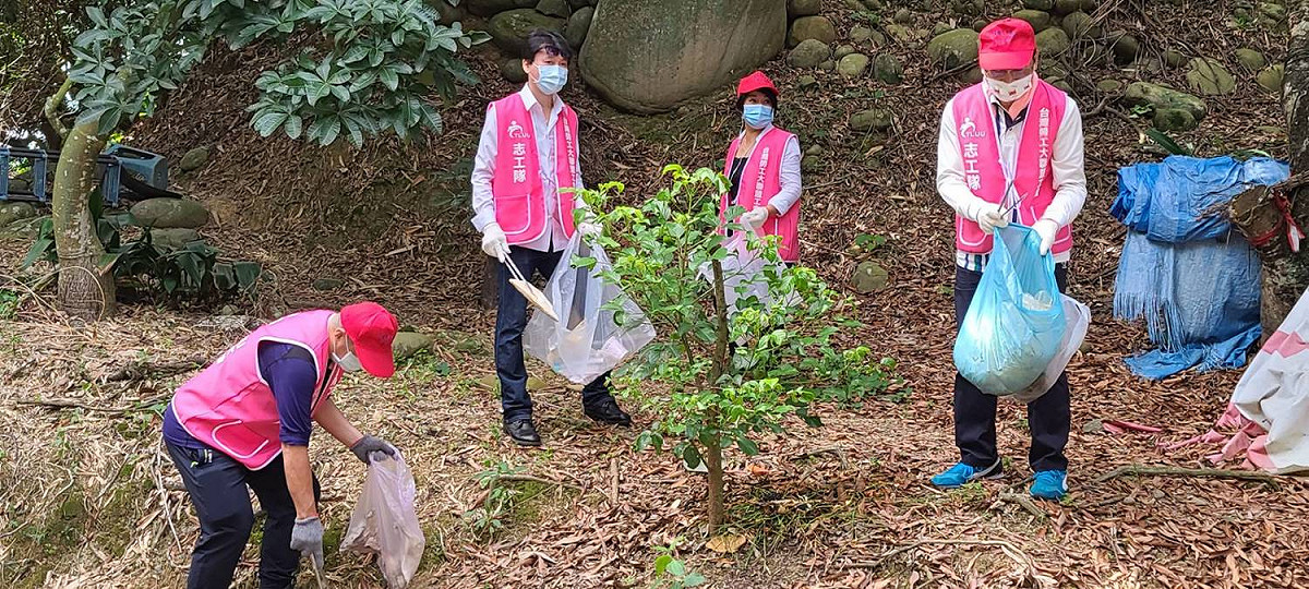 工會志工隊成員到大坑九號步道登山兼淨山。 台中市政府勞工局/提供