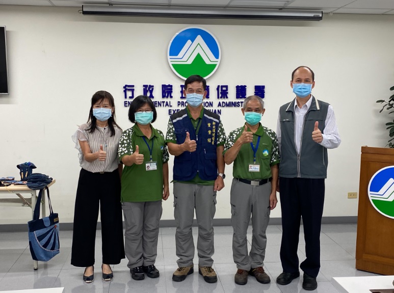 新北環保局清潔隊員曾瑞明今日獲環保署頒「全國特優清潔隊員」殊榮。
