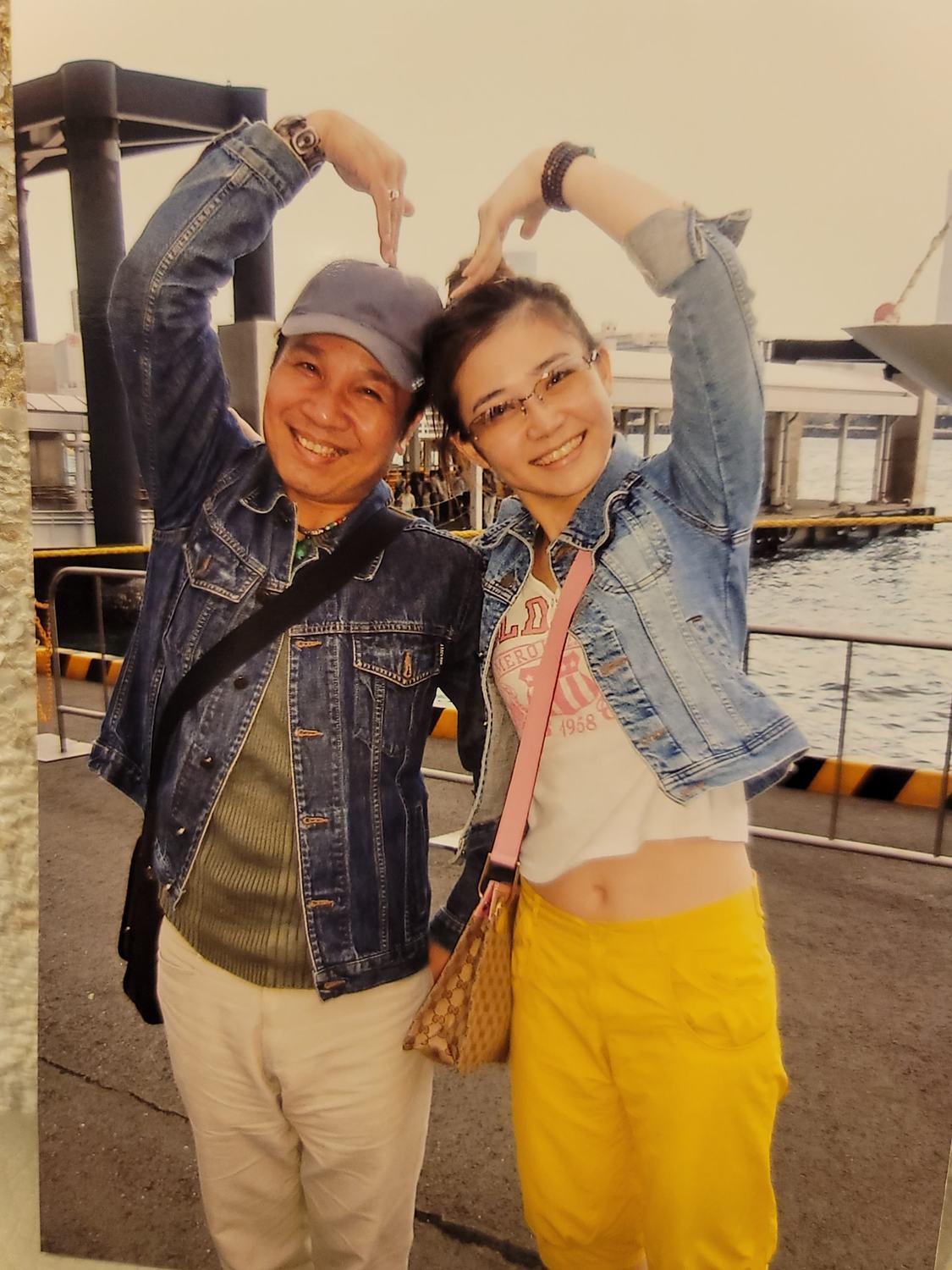 黃思婷PO出與高向鵬合照，並發文說道「老爸從我一進公司你就是最疼我的人」。 圖：翻攝自黃思婷臉書