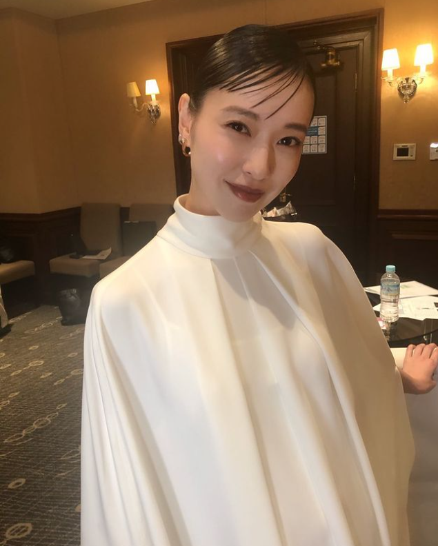 戶田惠梨香今(20)日無預警辭演2部戲，不少網友揣測是懷孕。 圖：翻攝自IG/toda_erika.official