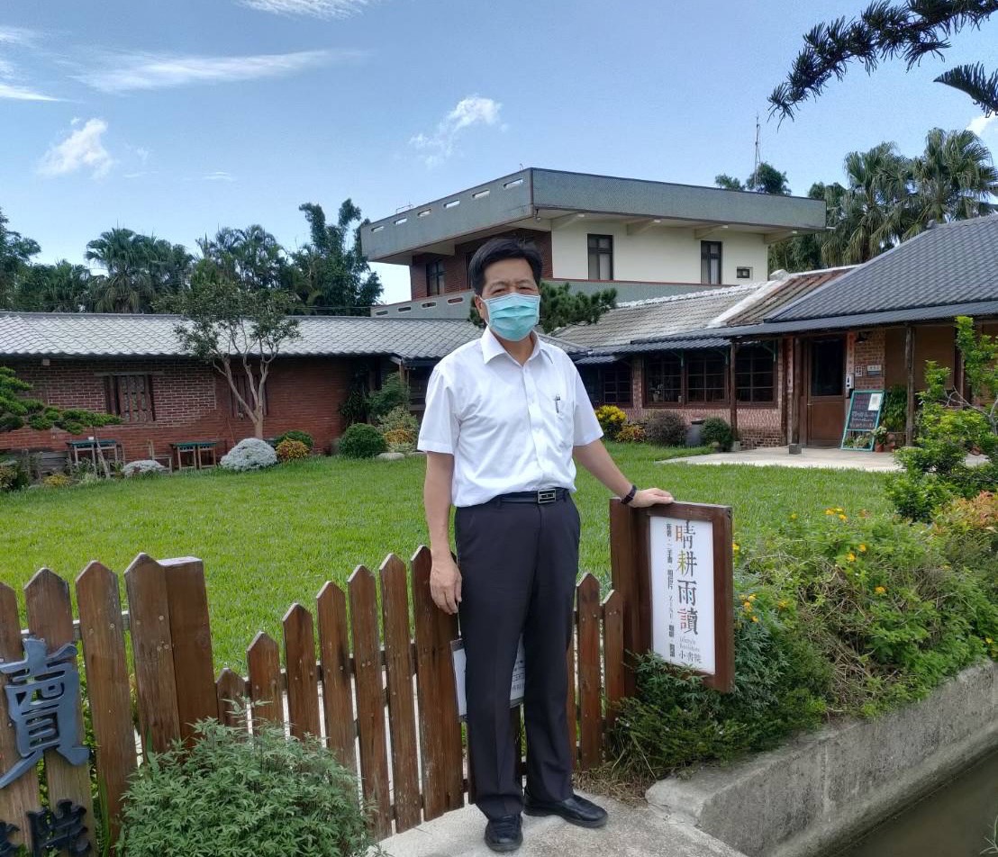 鄭寶清自爆也曾受威脅偵蒐同志，好在祖輩叮嚀謹守的客家硬頸精神，讓他回絕情治人員的要求。 圖：鄭寶清辦公室／提供