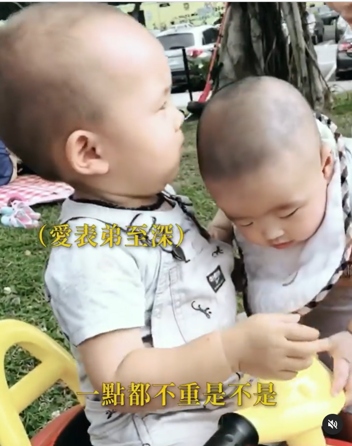 周筠兒子抱小蒔的畫面。 圖：翻攝自Rice &amp; Shine IG