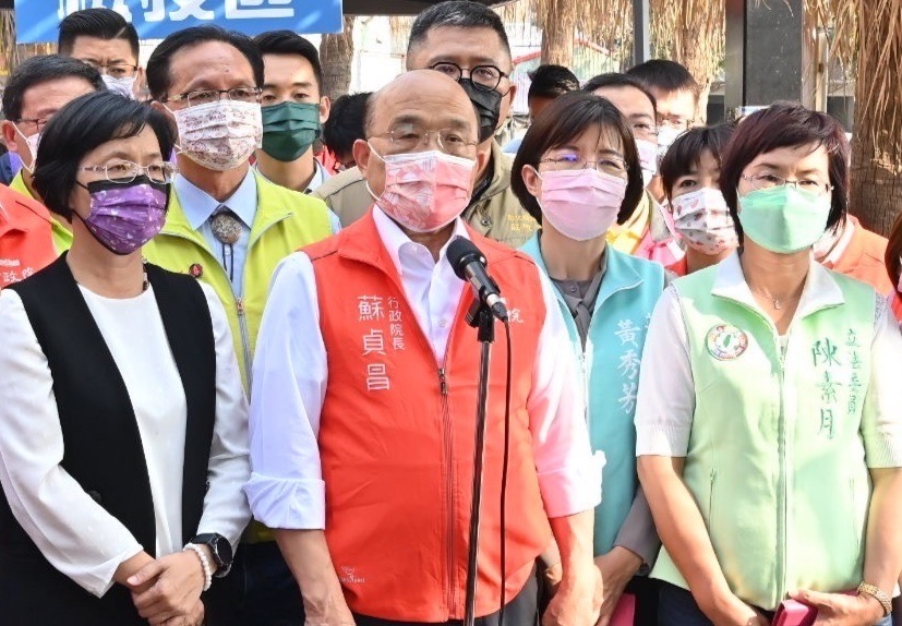 行政院長蘇貞昌今（20）天下午視察「彰化鐵路立體化規劃及扇形車庫」前受訪。 圖：行政院提供