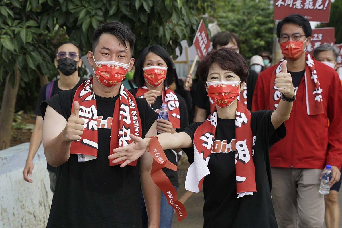 民進黨立委陳亭妃說，自己和陳柏惟一樣都是從零開始拼，所以她真的完全能夠體會台灣基進立委陳柏惟所面對的困境。 圖：擷取自陳亭妃臉書