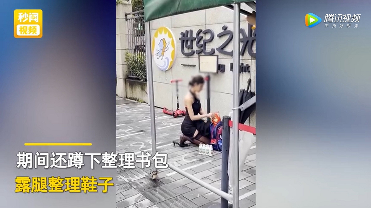 中國杭州有名女子穿著輕浮，去幼稚園門口接孩童。然而此舉在網路上引發熱議。 圖：翻攝自騰訊網