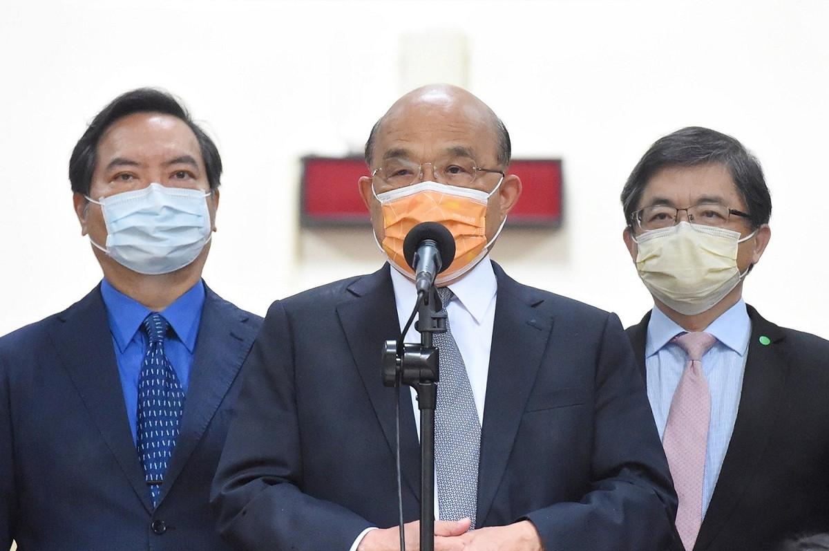 行政院長蘇貞昌今（22）天上午到立法院會進行「111年度中央政府總預算案」備詢前受訪。 圖：行政院提供